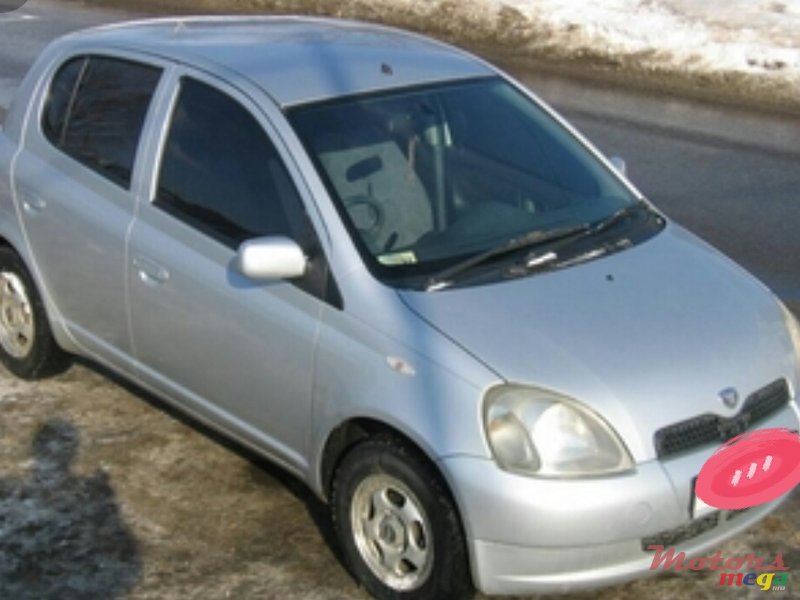 1999' Toyota Vitz photo #1