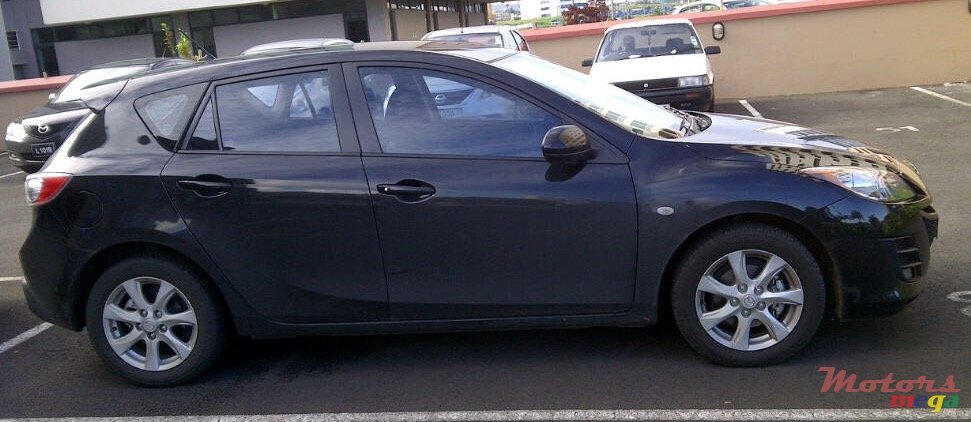 2011' Mazda 3 photo #4