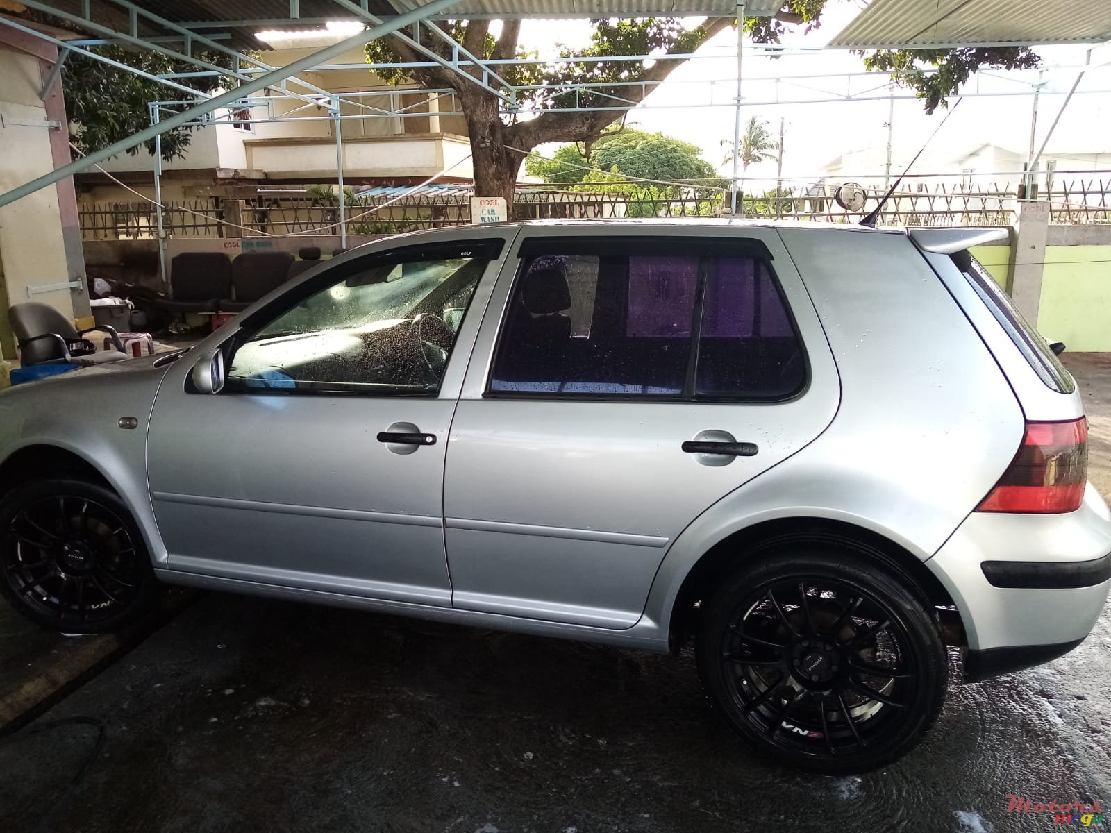 2002' Volkswagen Golf photo #3