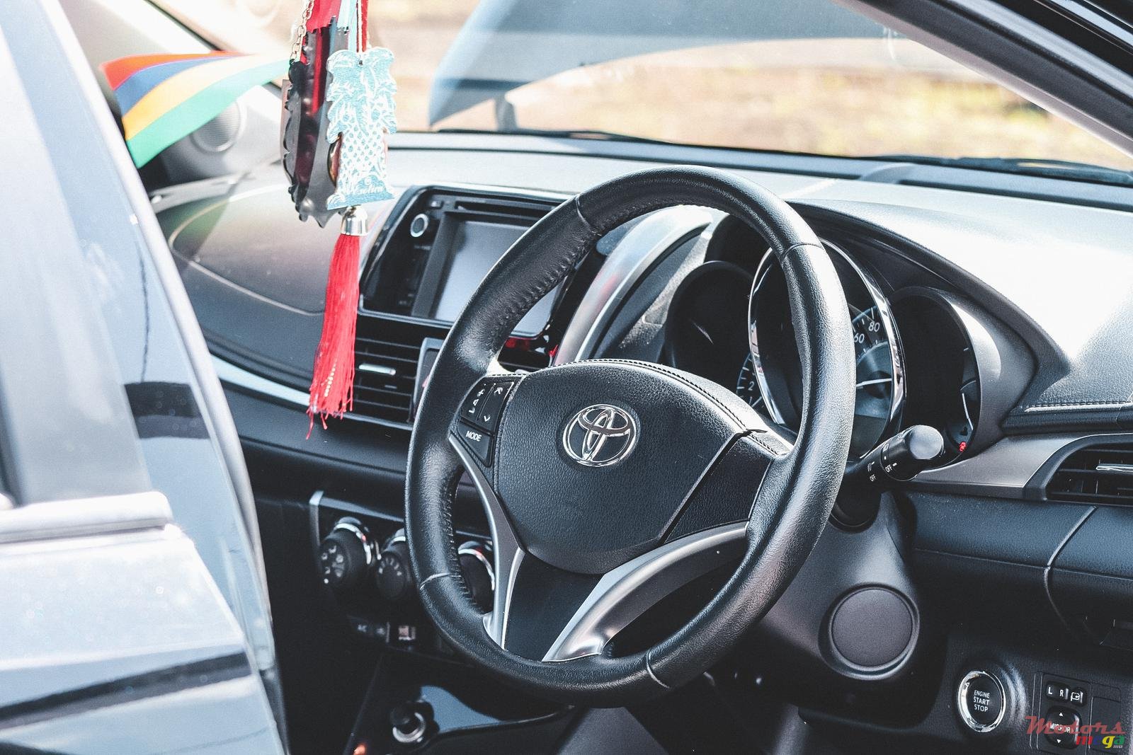 2016' Toyota Yaris photo #5