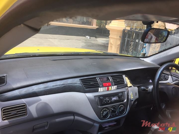 2006' Mitsubishi Lancer photo #3