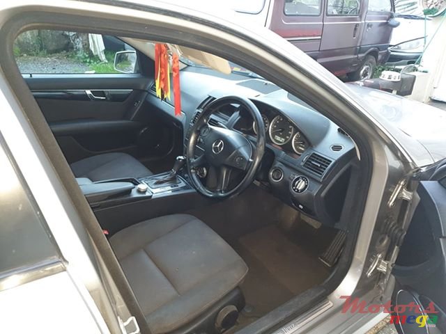 2009' Mercedes-Benz C-Class photo #5