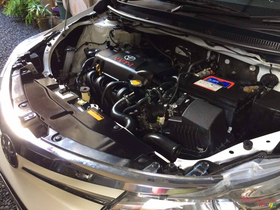 2014' Toyota Yaris photo #3