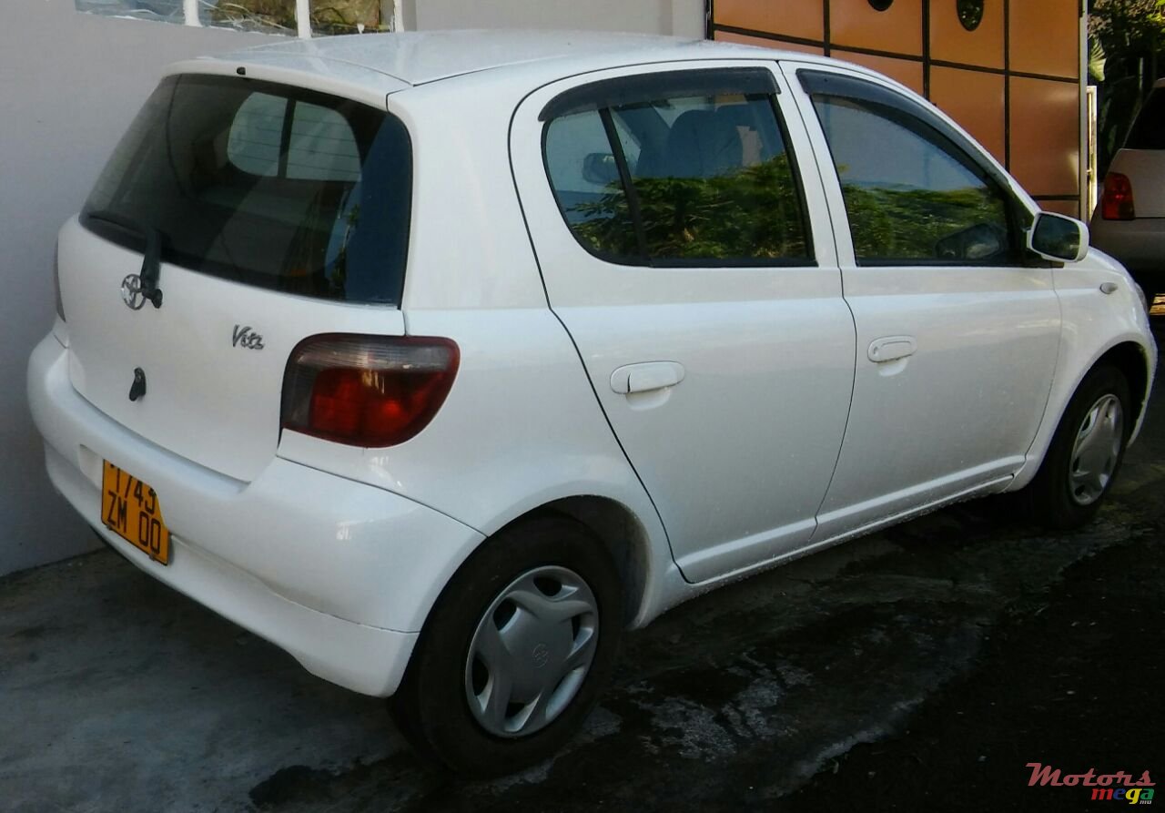 2000' Toyota Vitz photo #3