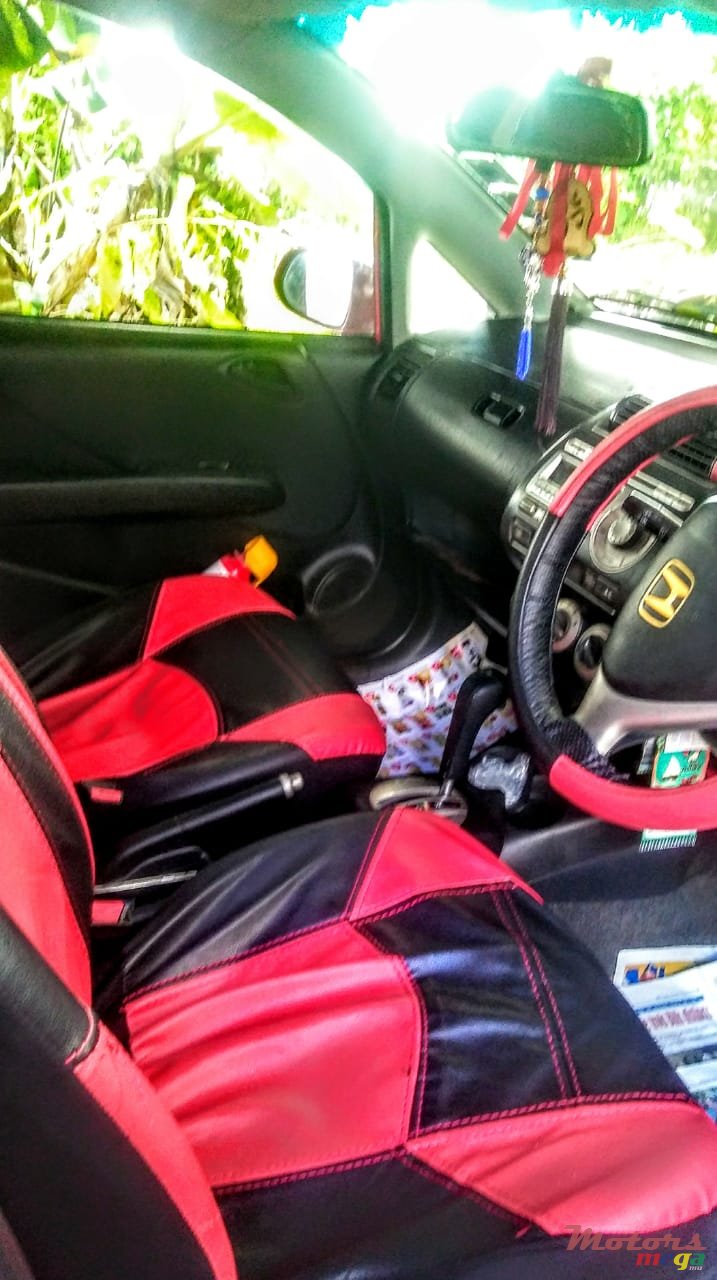 2005' Honda Jazz photo #2