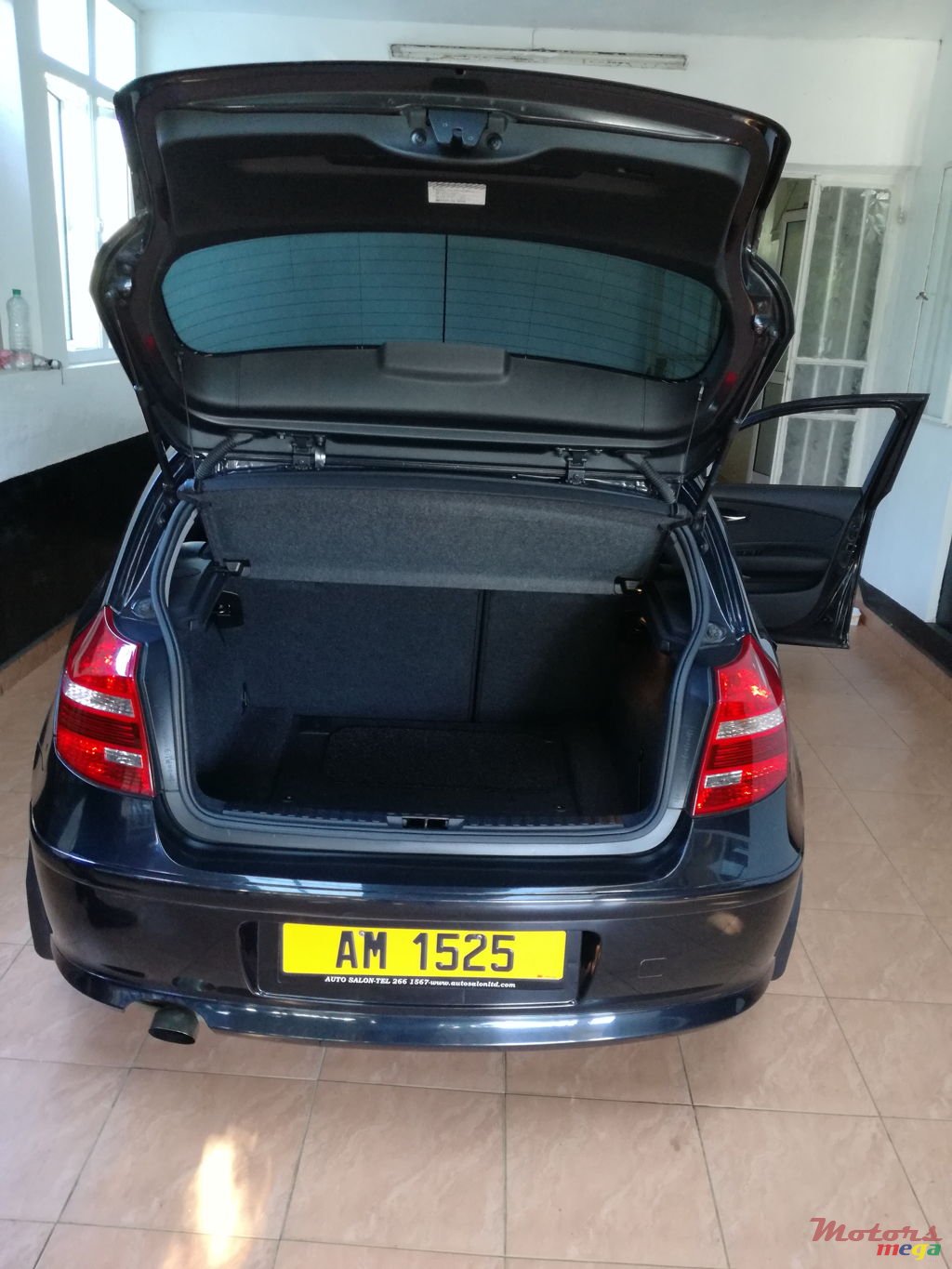 2011' BMW 1 Series photo #2