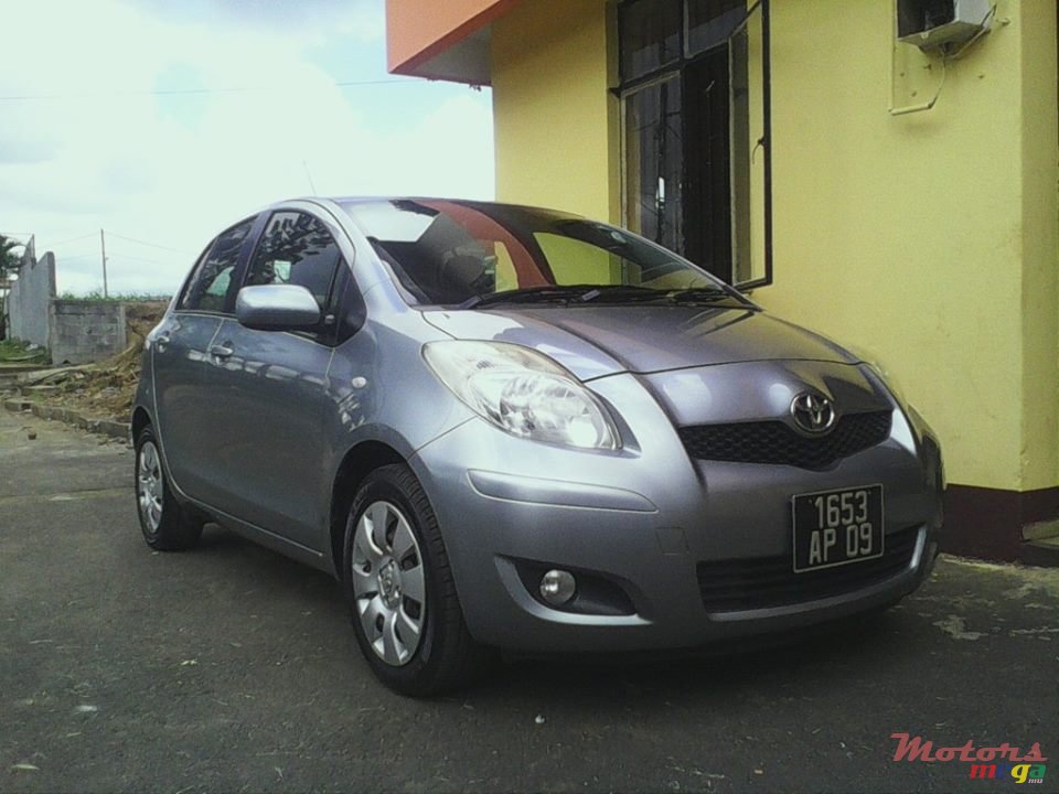 2009' Toyota Yaris vvti photo #1