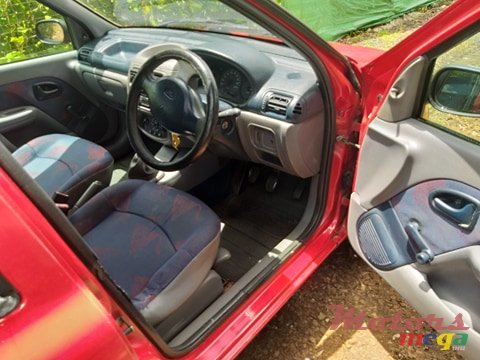 2000' Renault Clio 1124cc INJECTION photo #3