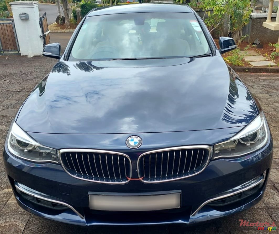 2014' BMW 3 Series Sports drive Gran Turismo 320i photo #2
