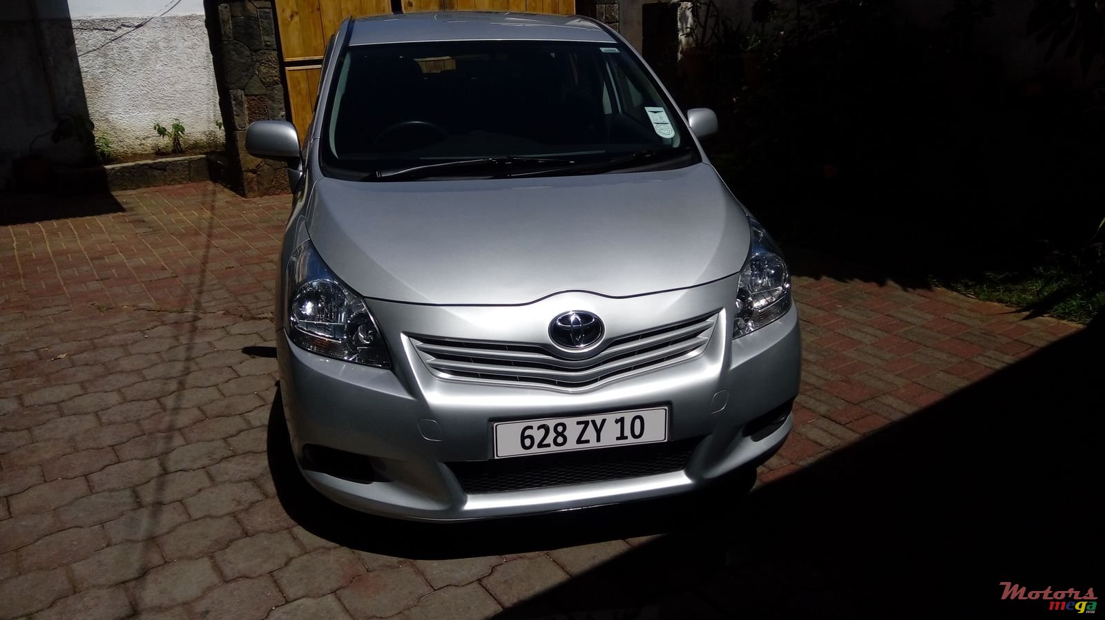 2010' Toyota Verso photo #2