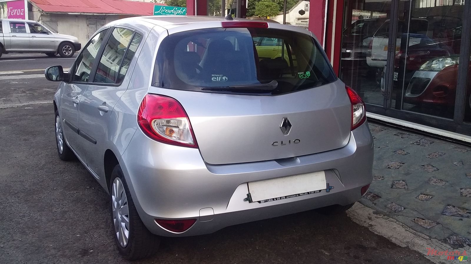 2011' Renault Clio photo #4