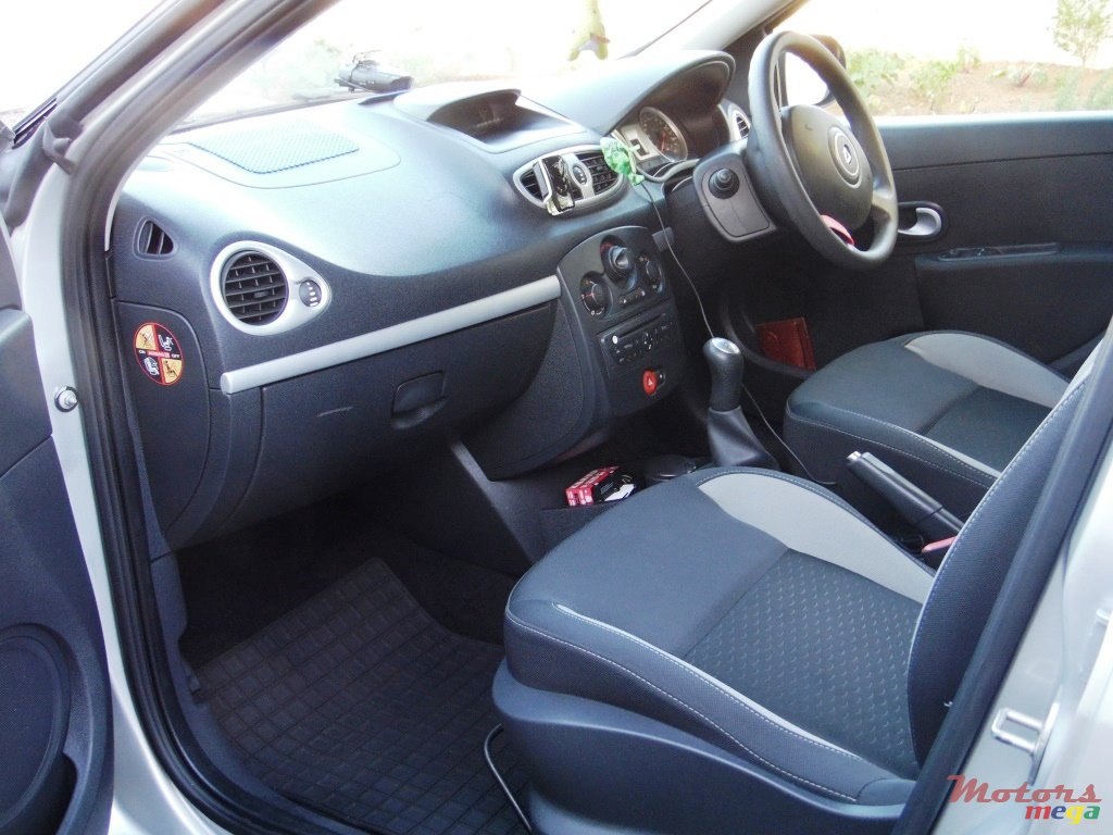 2011' Renault Clio Tce photo #4