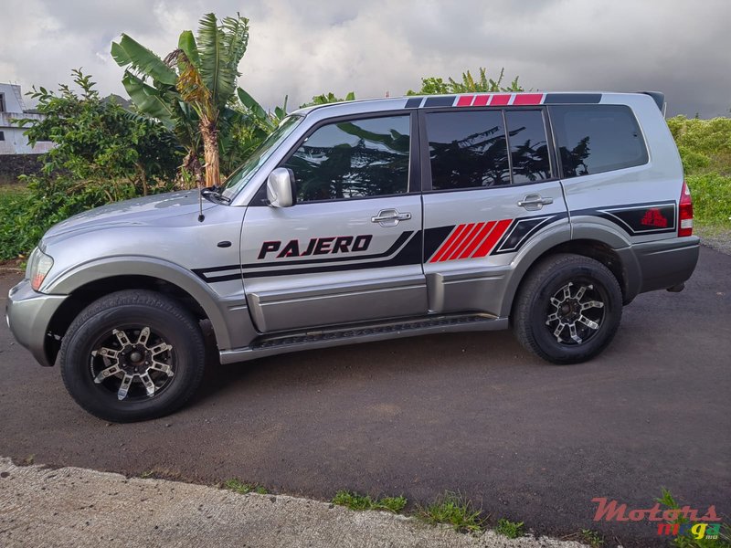 2003' Mitsubishi Pajero photo #3