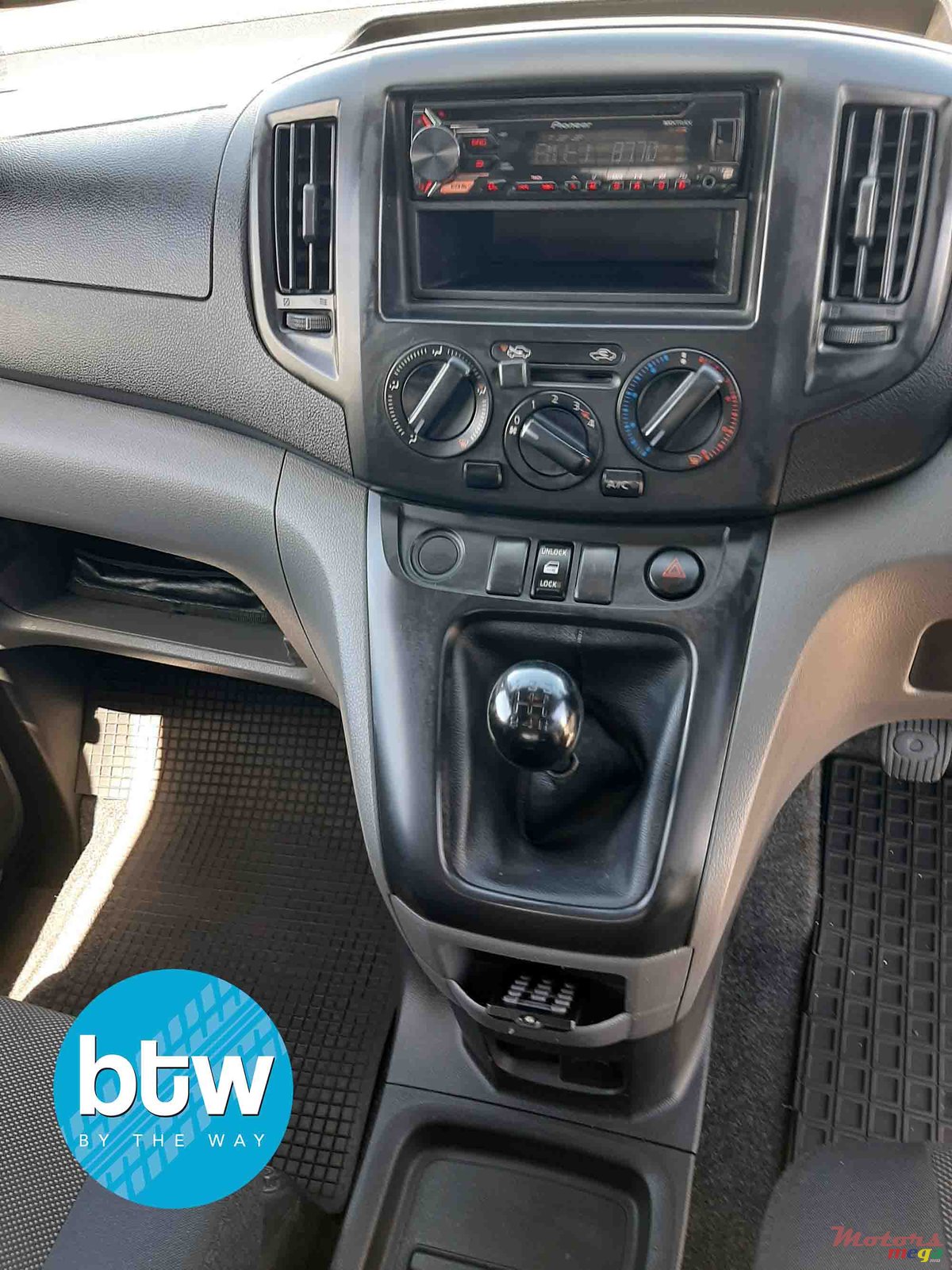 2018' Nissan NV photo #6