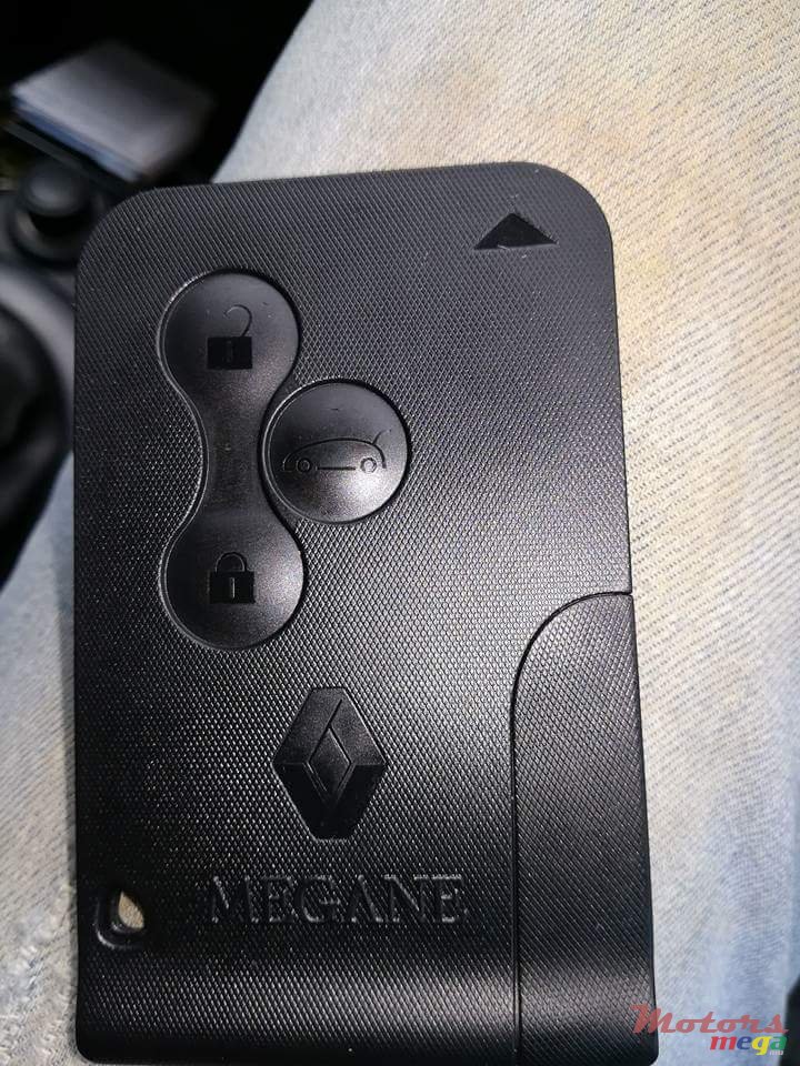 2008' Renault Megane photo #2