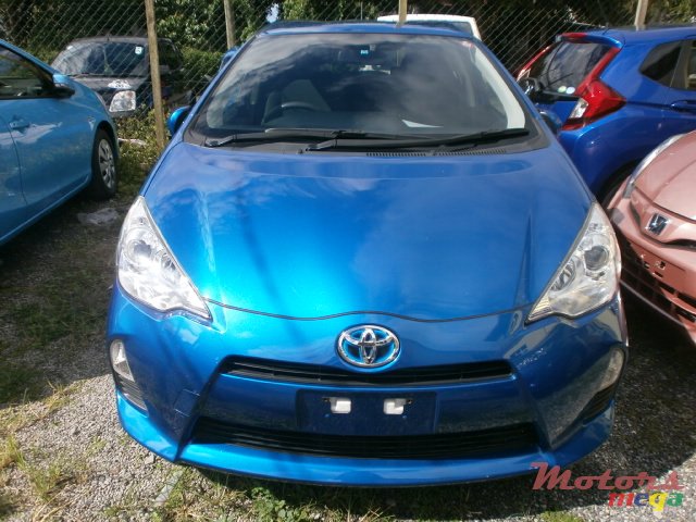 2013' Toyota Prius Plug-in Hybrid AQUA photo #1