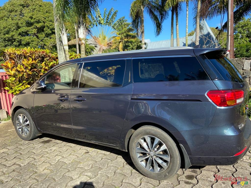 2016' Kia Carnival photo #2