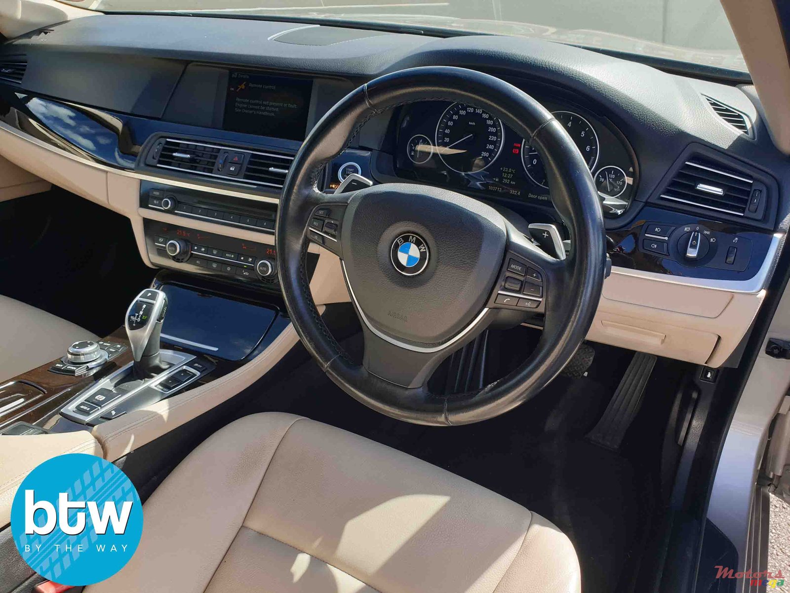 2010' BMW 5 Series 528i photo #6