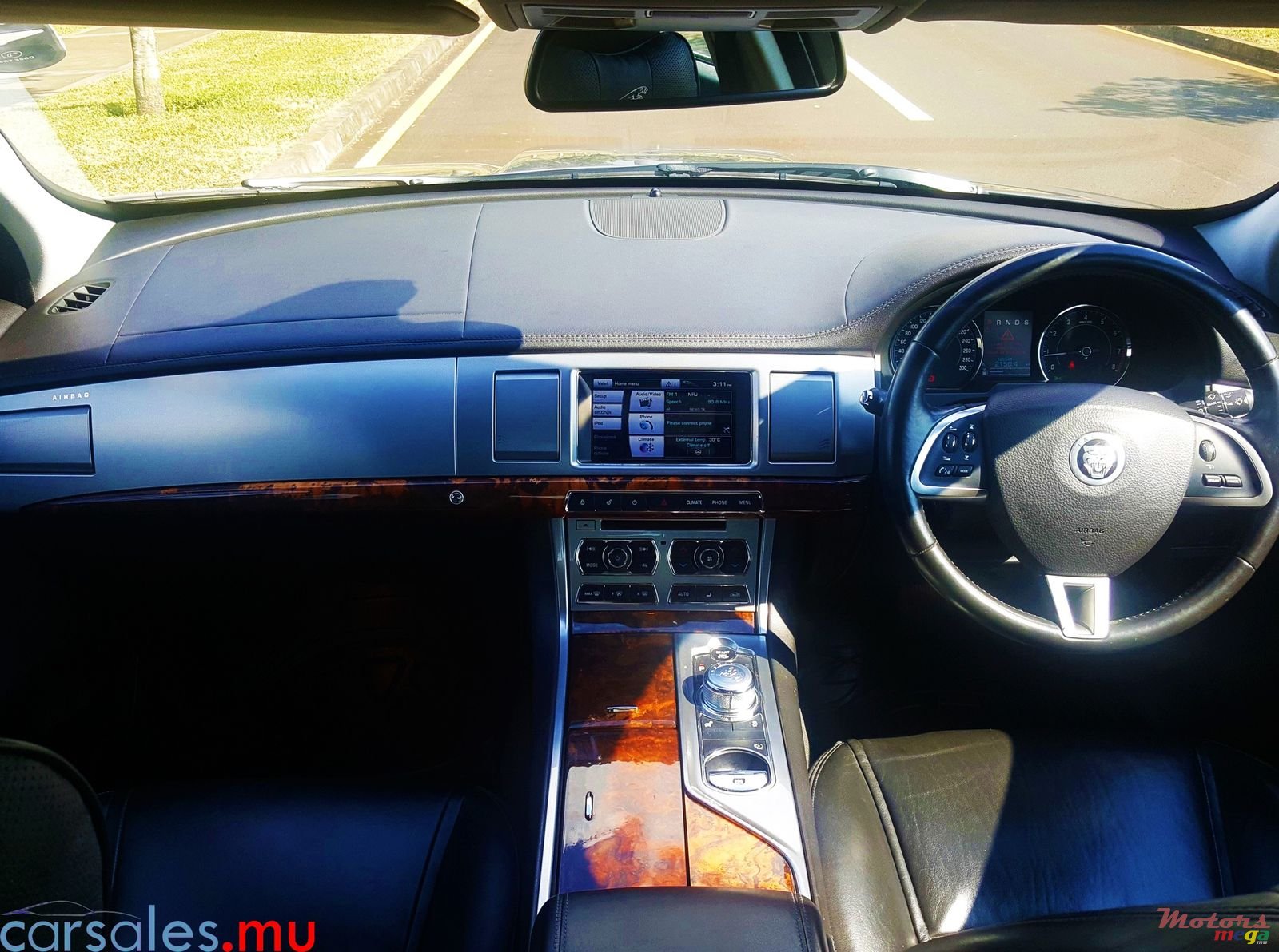 2013' Jaguar XF photo #6