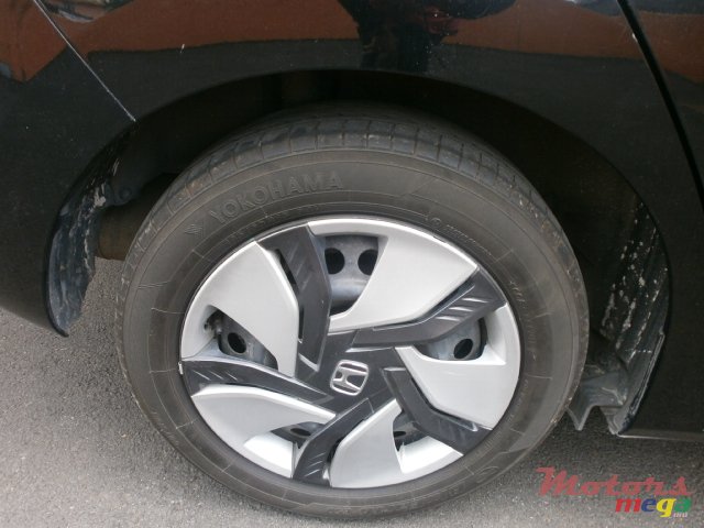 2014' Honda fit hybrid photo #5