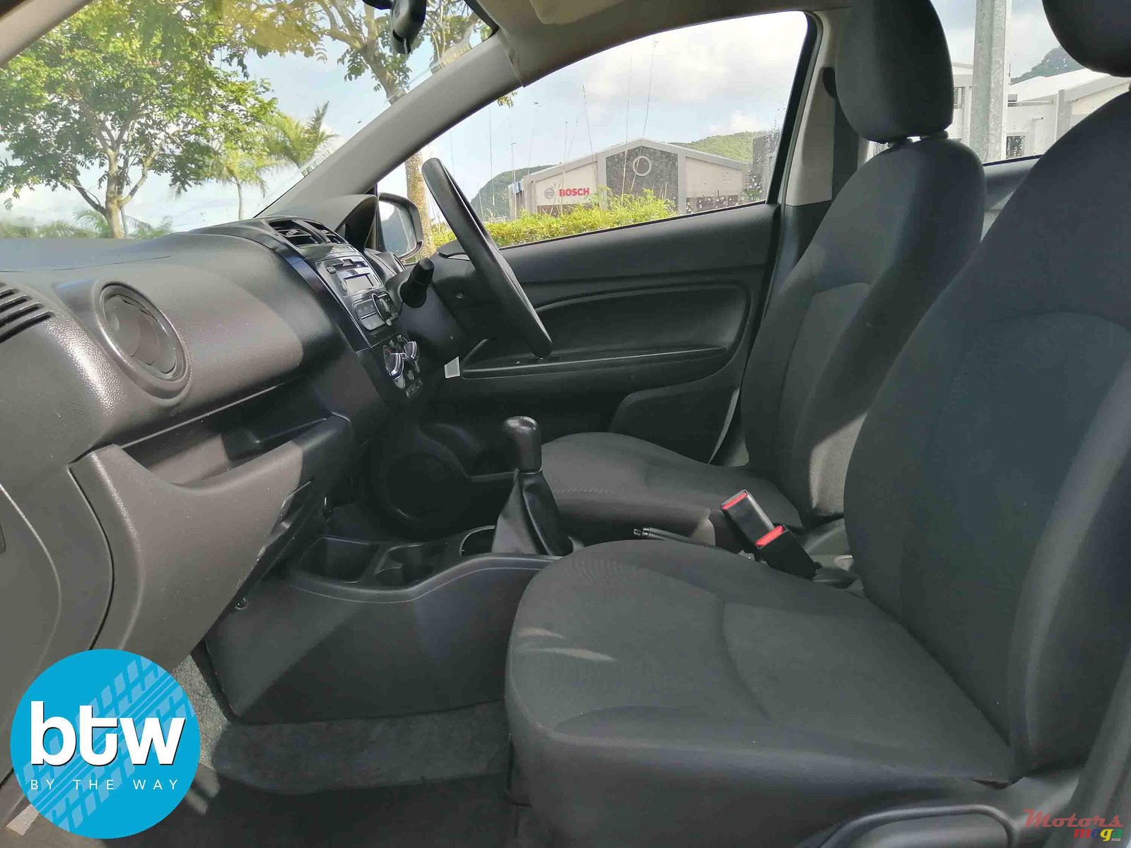 2016' Mitsubishi photo #5