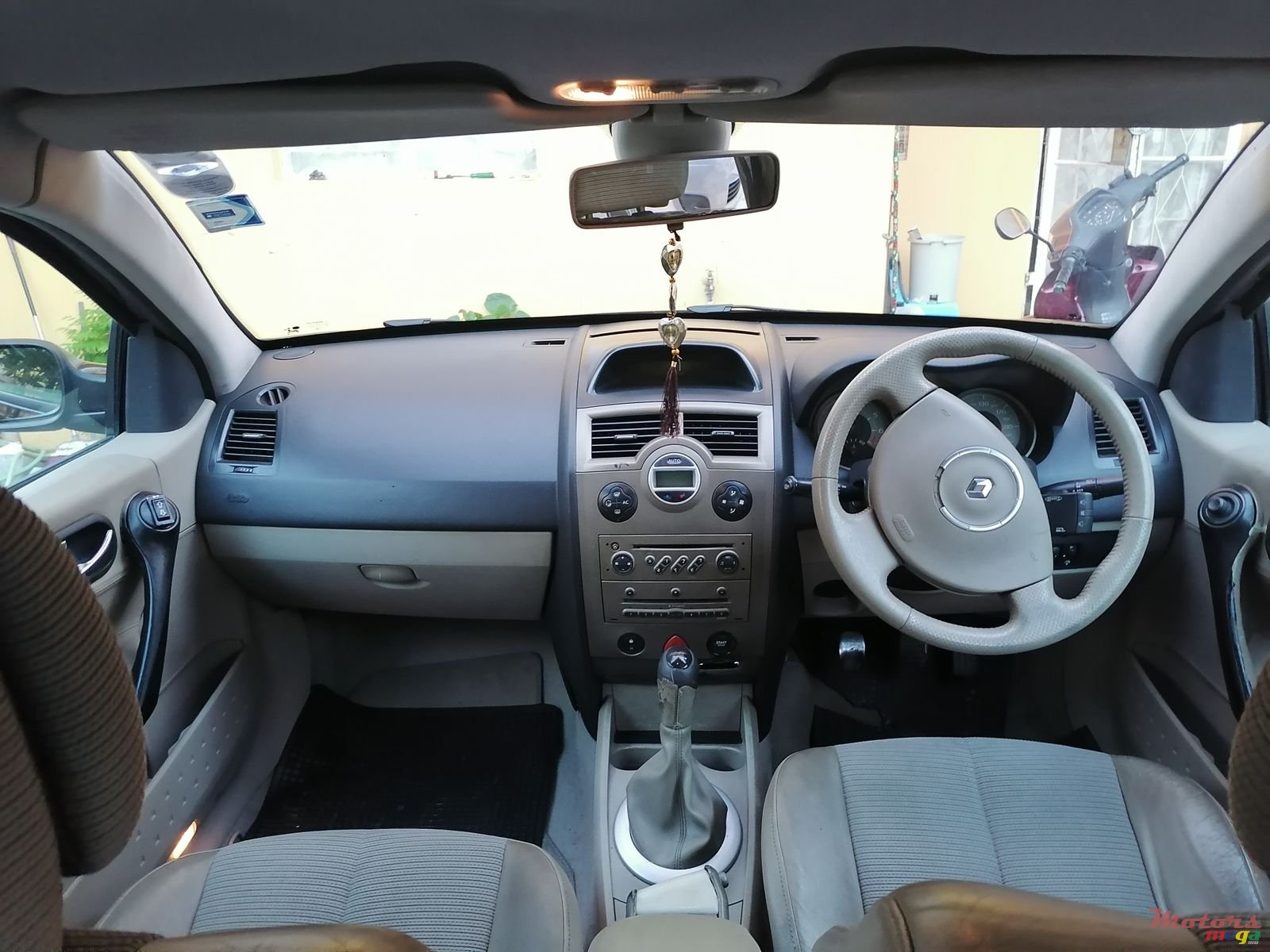 2006' Renault photo #3