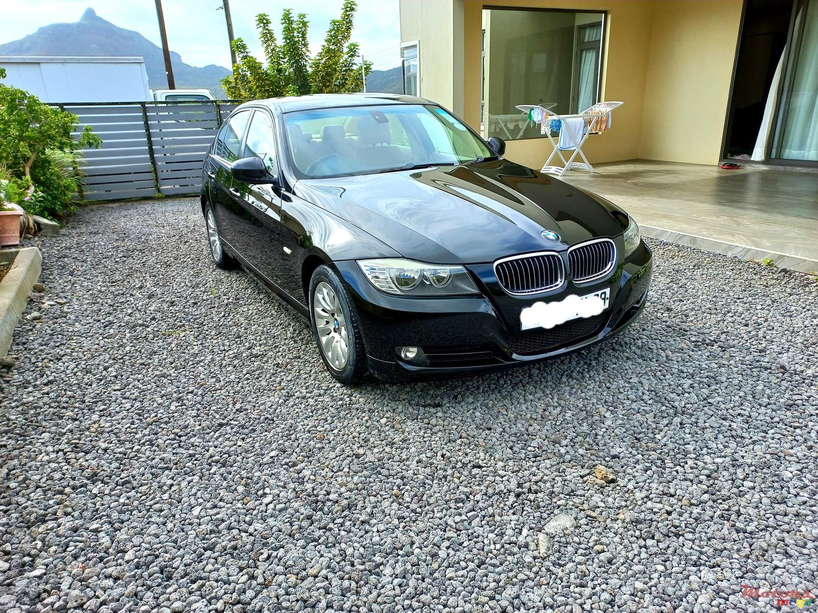 2009' BMW 3 Series photo #2