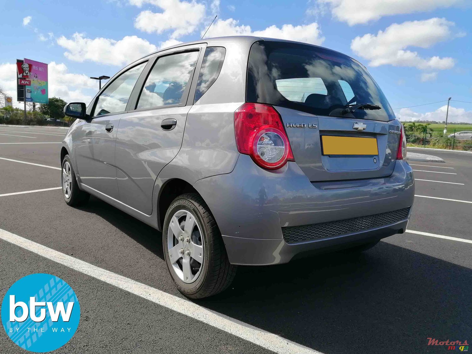 2011' Chevrolet Aveo LS photo #2