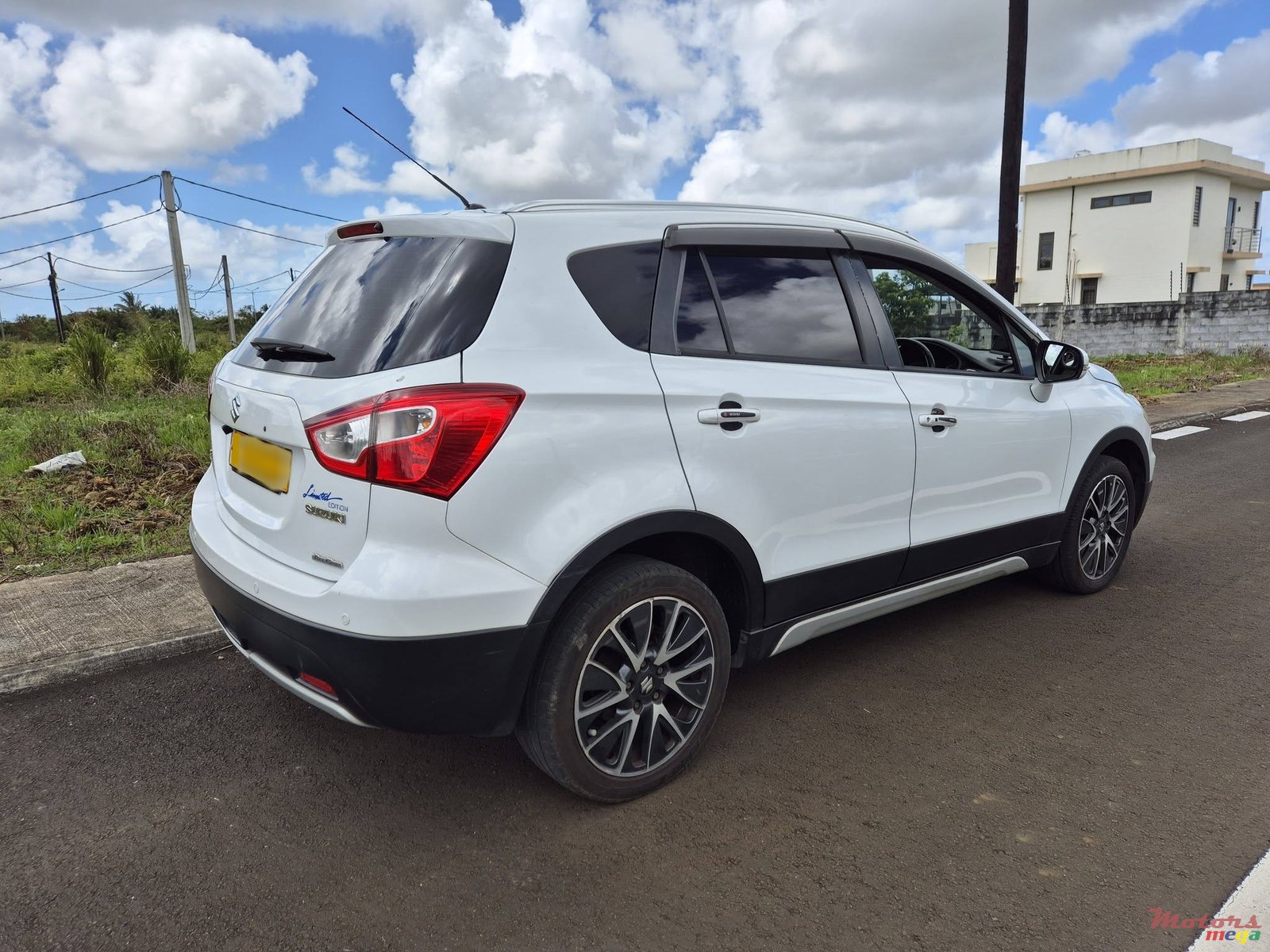 2015' Suzuki SX4 S-Cross photo #3