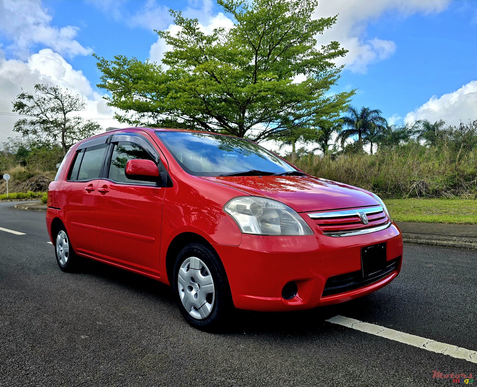 2003' Toyota Raum photo #1