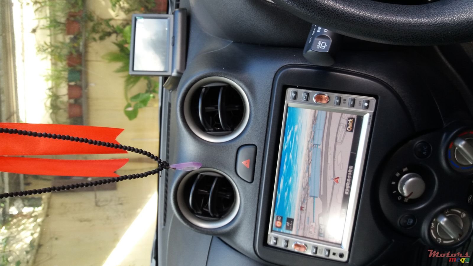 2011' Nissan photo #3