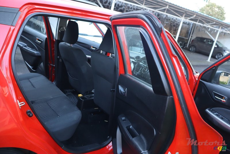 2020' Suzuki Swift photo #5