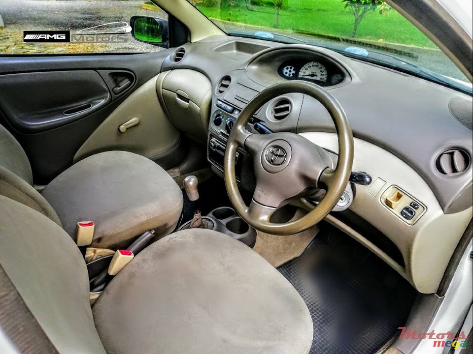 2003' Toyota Platz photo #5