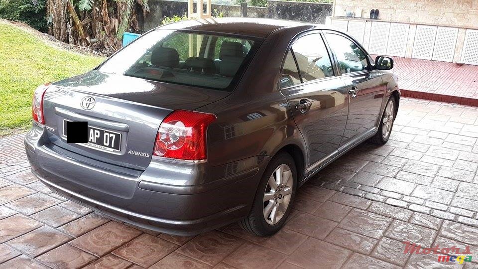 2007' Toyota Avensis photo #1