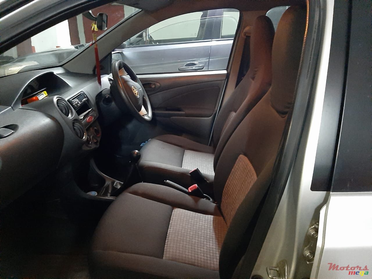 2013' Toyota photo #7