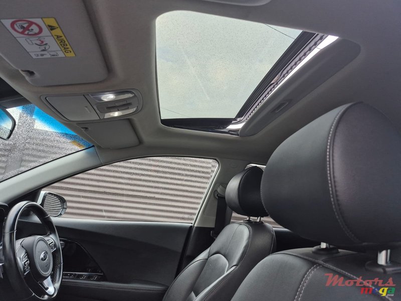 2020' Kia Niro Eco Hybrid photo #6