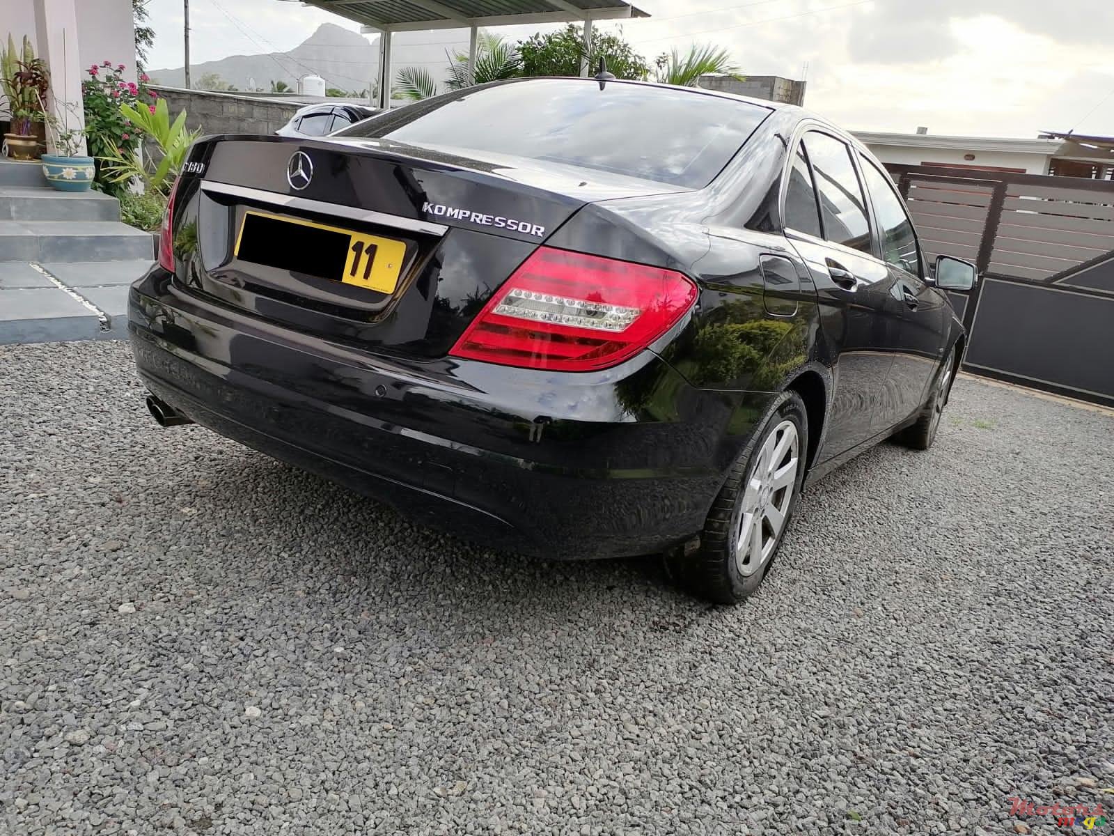 2011' Mercedes-Benz C-Class C180 photo #3