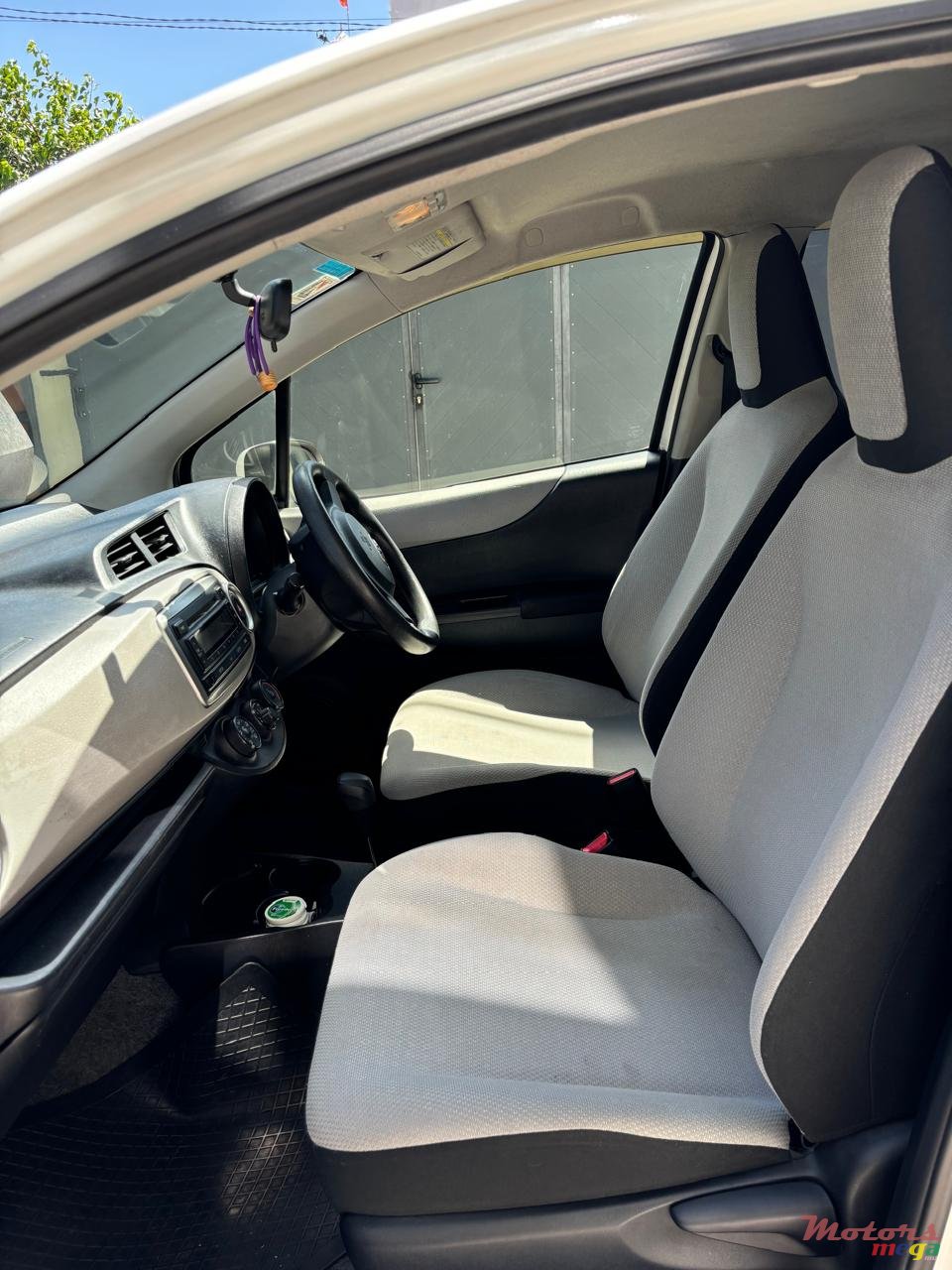 2012' Toyota Vitz photo #3