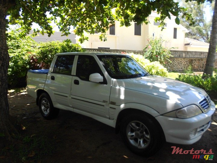2007' SsangYong Musso sport 4 x 2  photo #3