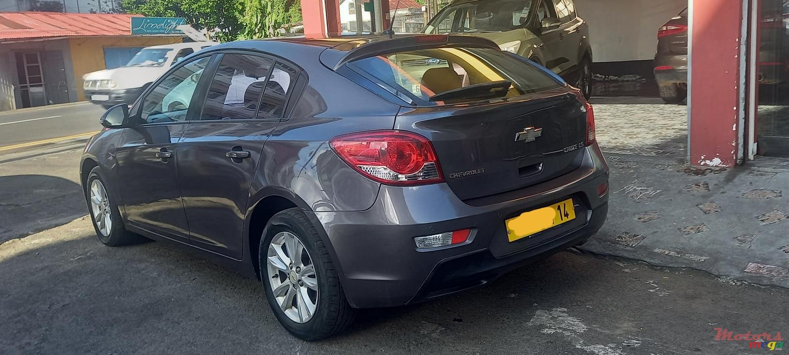 2014' Chevrolet Cruze Hatchback photo #3