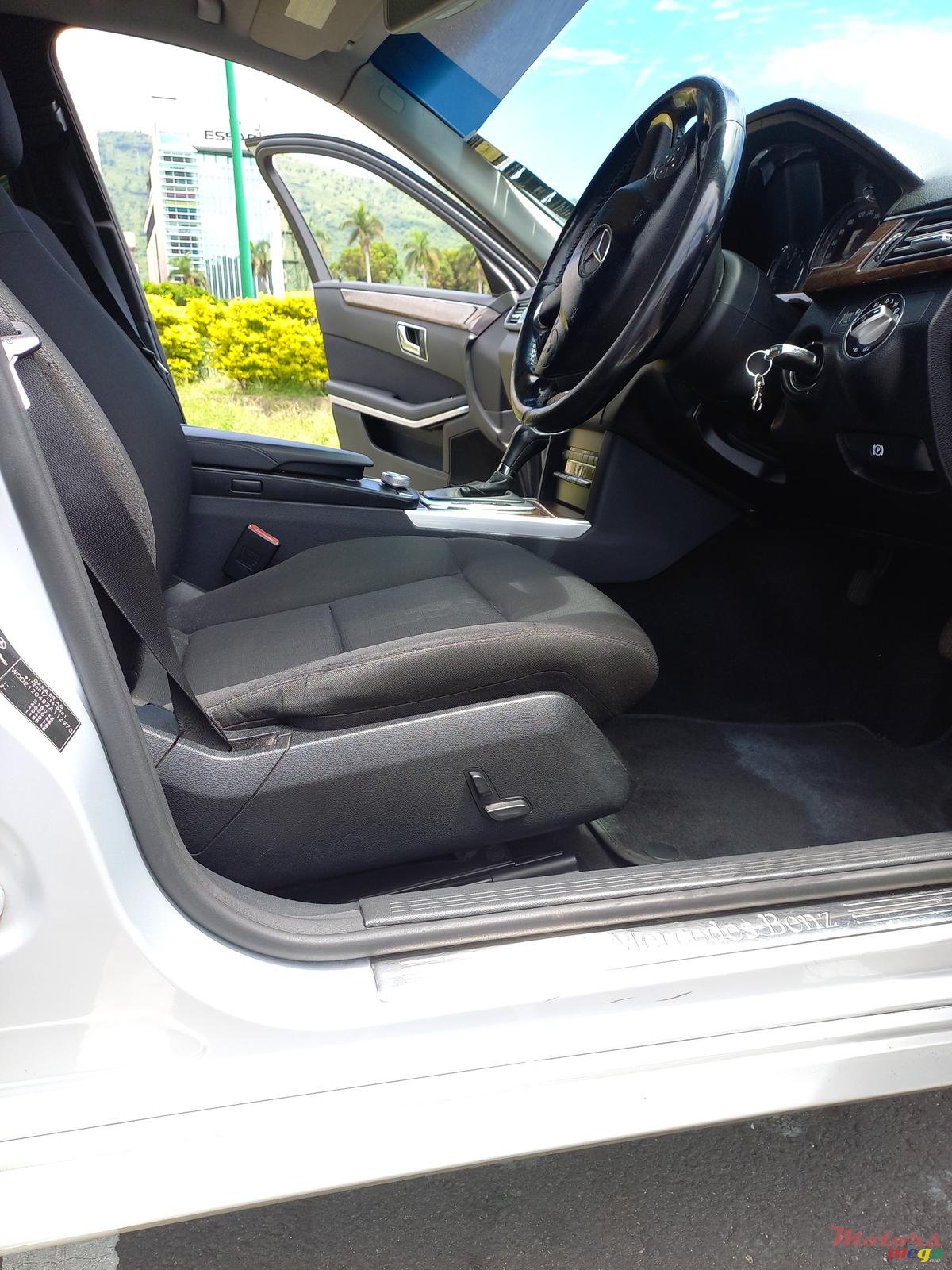 2010' Mercedes-Benz 200E photo #3