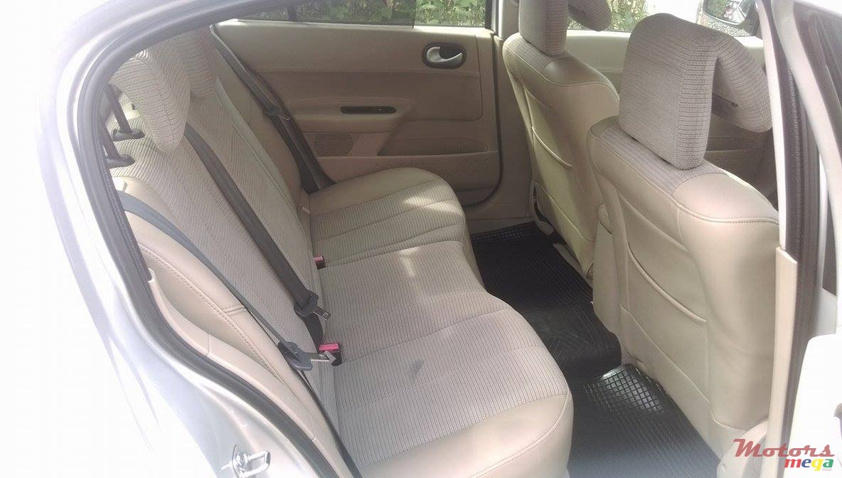 2010' Renault Master Megane 1.6 Lux photo #3