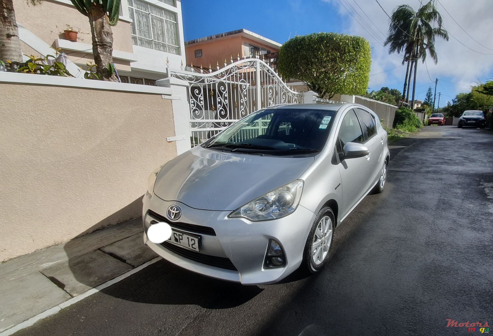 2012' Toyota Prius photo #1