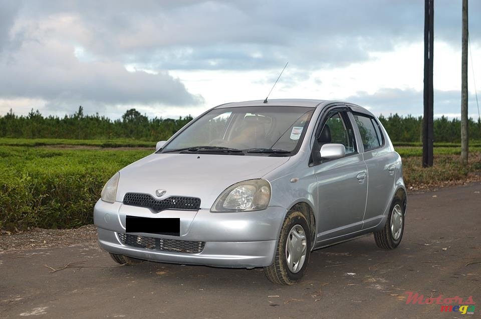 2000' Toyota Vitz photo #2