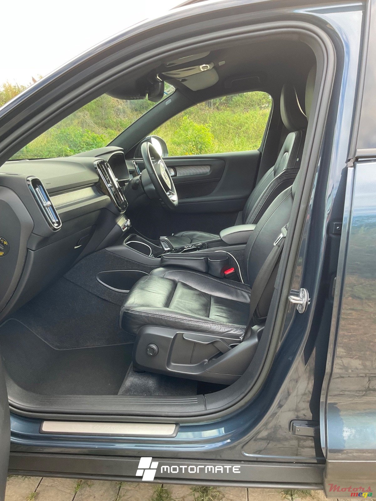 2022' Volvo XC40 RECHARGE photo #5