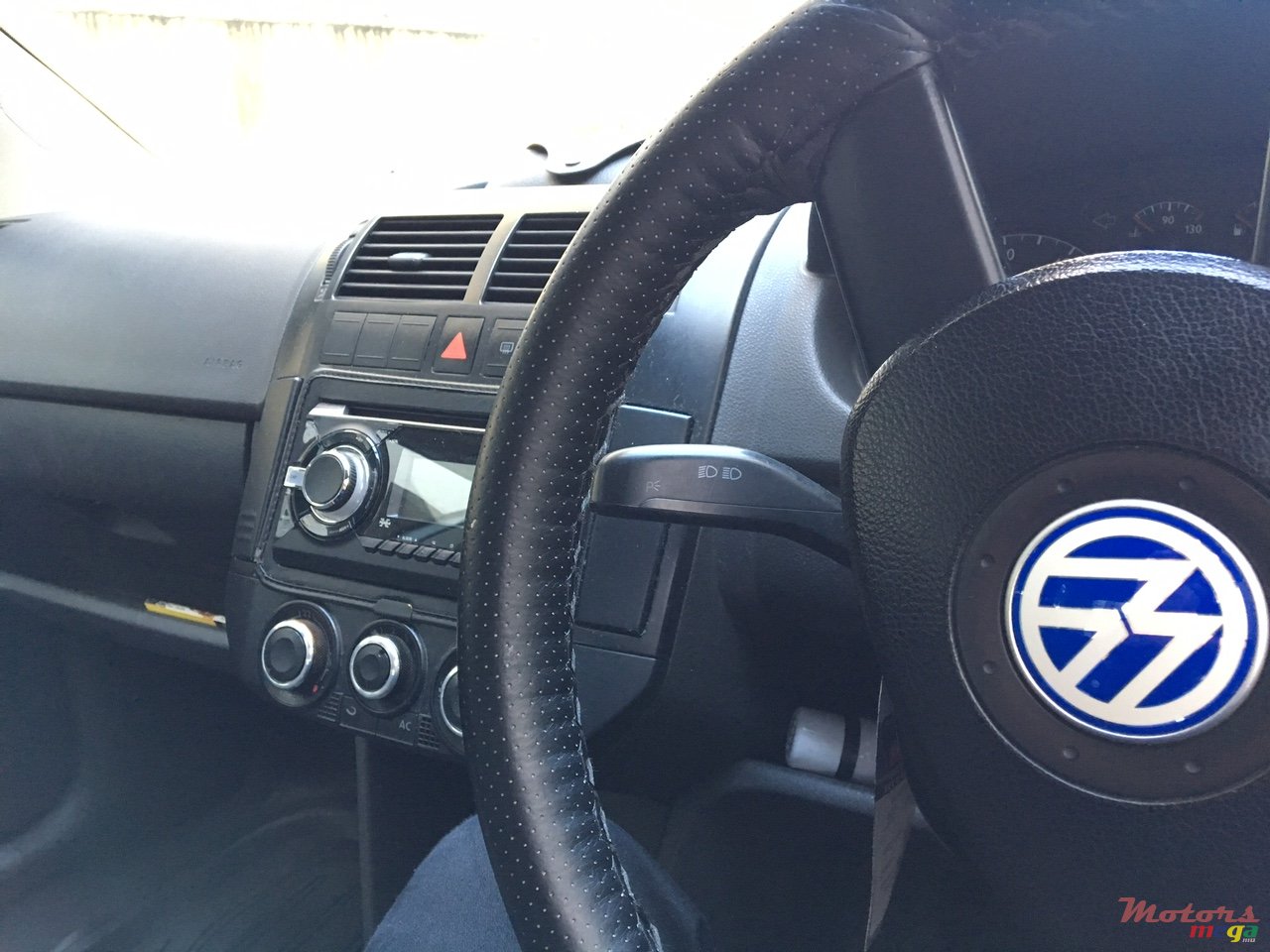 2003' Volkswagen Polo photo #1