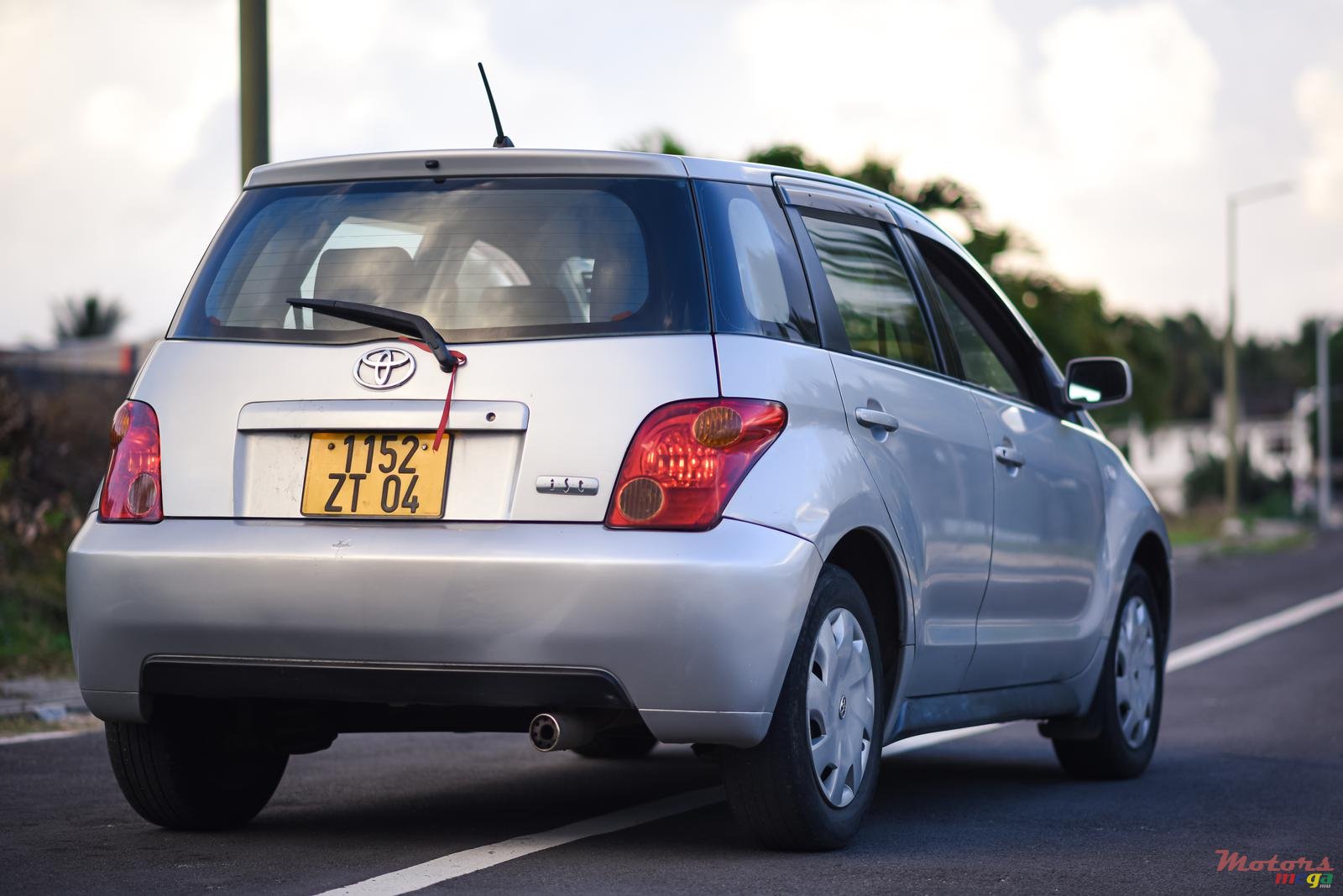 2004' Toyota Ist photo #2