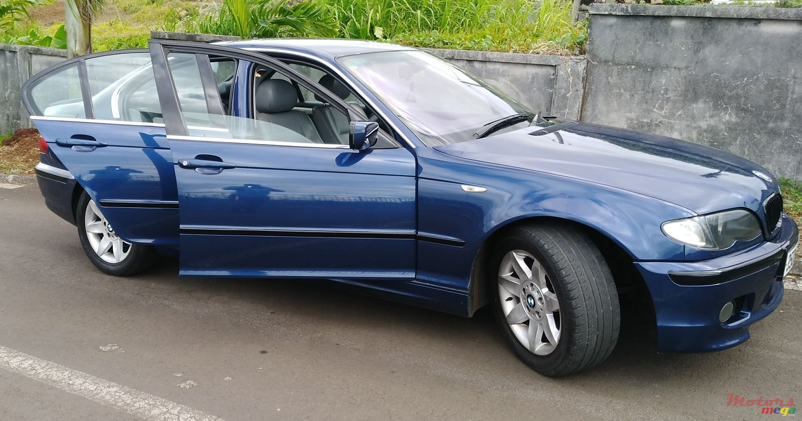 2003' BMW 318 photo #1