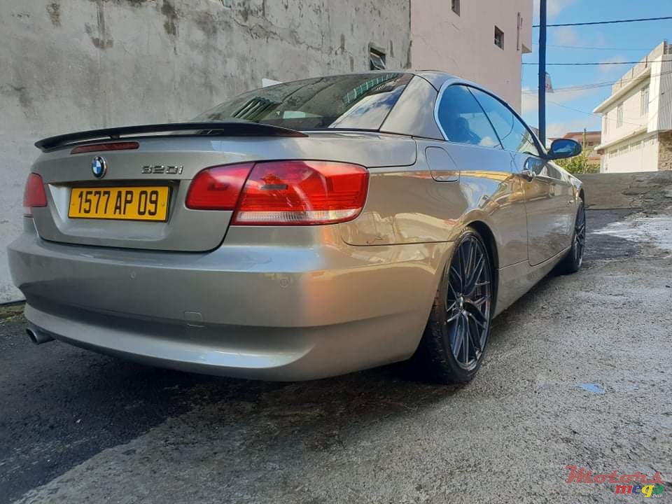 2009' BMW 3 Series Convertible photo #2