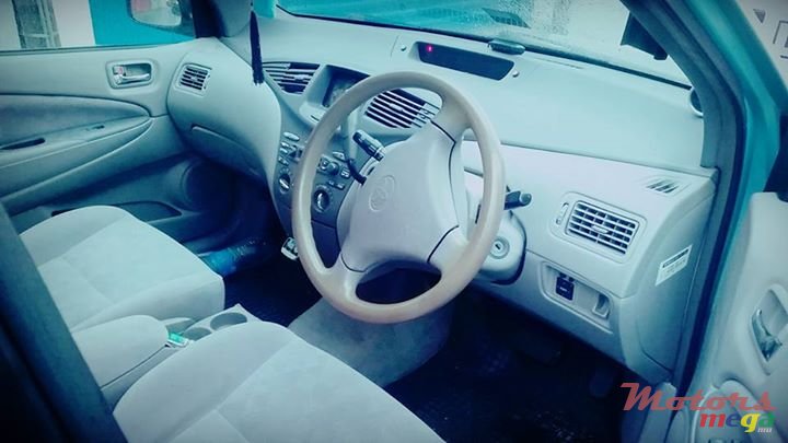 1998' Toyota Prius photo #3